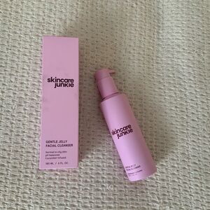 New in box Skincare Junkie Gentle Jelly Facial Cleanser Face Wash